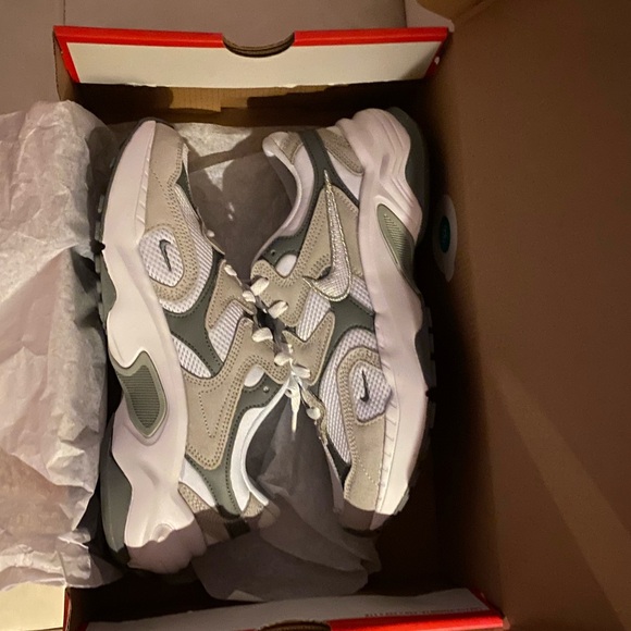 Nike - Picture 13 of 13